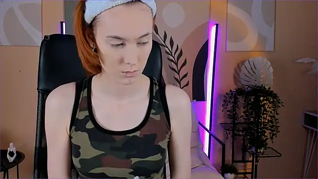 Snapshot of SierraHarper chatting on December 16, 2025, 4:23 pm SierraHarper online show from December 16, 2025, 4:23 pm