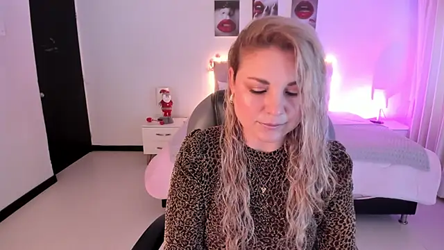 Violeta Hotter online show from November 26, 2025, 11:11 am