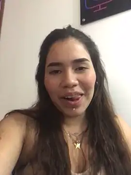 Snapshot of Saraa_lips chatting on December 16, 2025, 1:05 pm Saraa lips online show from December 16, 2025, 1:05 pm