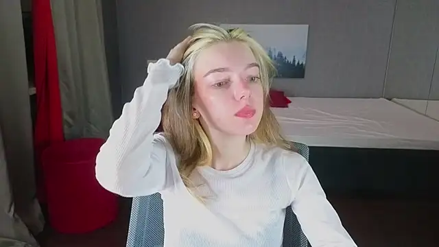 Snapshot of MILLIE_MUR chatting on December 14, 2025, 5:13 am MILLIE MUR online show from December 14, 2025, 5:13 am