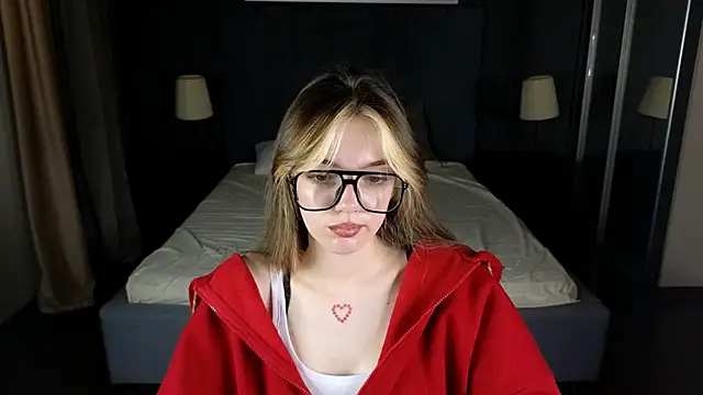 Snapshot of MILLIE_MUR chatting on December 15, 2025, 5:55 am MILLIE MUR online show from December 15, 2025, 5:55 am