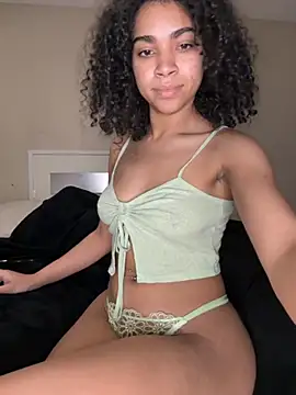 Snapshot of Kiki_hammyy chatting on February 19, 2026, 2:51 am Kiki hammyy online show from February 19, 2026, 2:51 am