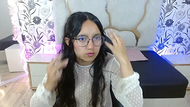 Snapshot of rosee_tay1 chatting on December 15, 2025, 3:33 am rosee tay1 online show from December 15, 2025, 3:33 am