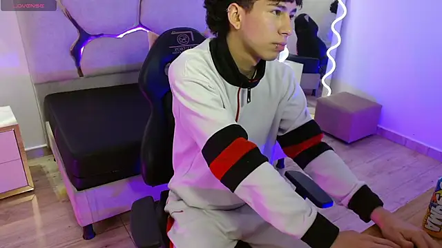 Snapshot of kaelwolf_tay chatting on November 29, 2025, 7:39 pm kaelwolf tay online show from November 29, 2025, 7:39 pm