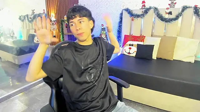 Snapshot of kaelwolf_tay chatting on December 20, 2025, 7:32 pm kaelwolf tay online show from December 20, 2025, 7:32 pm