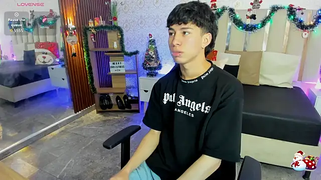 Snapshot of kaelwolf_tay chatting on December 22, 2025, 7:33 pm kaelwolf tay online show from December 22, 2025, 7:33 pm