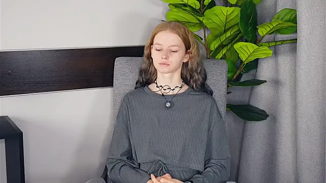 Snapshot of ToyaPletz chatting on November 25, 2025, 8:14 am ToyaPletz online show from November 25, 2025, 8:14 am