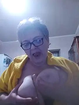 MillanaOcean online show from December 1, 2025, 10:15 pm