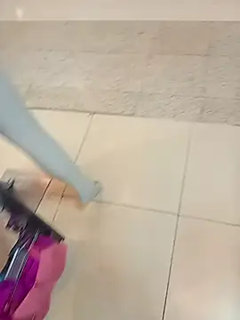 Snapshot of EweXZZ chatting on December 1, 2025, 8:58 pm EweXZZ online show from December 1, 2025, 8:58 pm