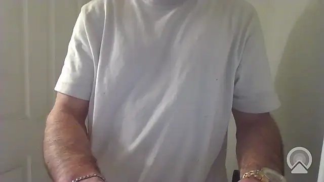 Snapshot of famous1tad chatting on January 9, 2026, 5:43 am famous1tad online show from January 9, 2026, 5:43 am