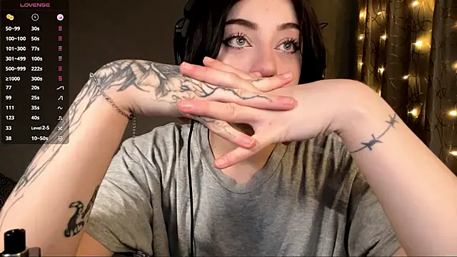 Snapshot of Meowluly chatting on February 2, 2026, 9:24 pm Meowluly online show from February 2, 2026, 9:24 pm