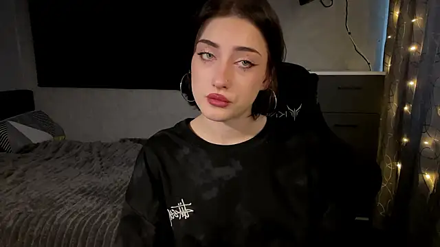 Snapshot of Meowluly chatting on February 9, 2026, 12:47 am Meowluly online show from February 9, 2026, 12:47 am