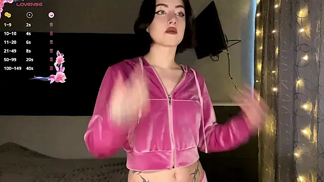 Snapshot of Meowluly chatting on February 9, 2026, 11:42 pm Meowluly online show from February 9, 2026, 11:42 pm