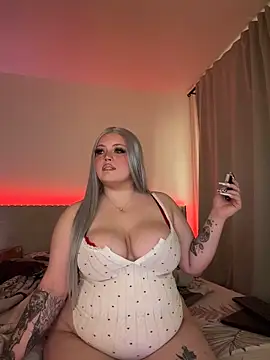 Snapshot of LaylaCupidd chatting on December 15, 2025, 9:46 am LaylaCupidd online show from December 15, 2025, 9:46 am