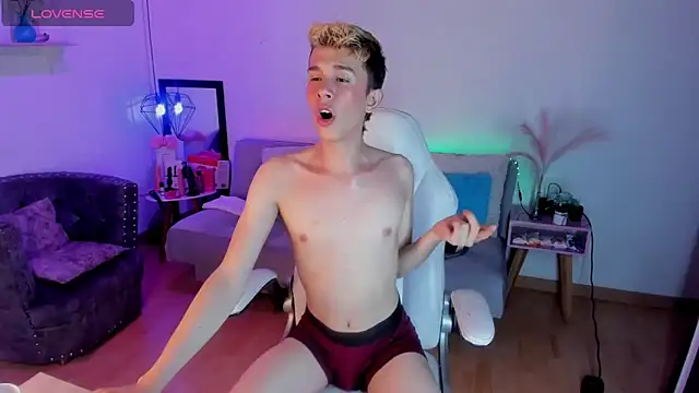 Snapshot of Juaan_Diick chatting on February 7, 2026, 8:12 pm Juaan Diick online show from February 7, 2026, 8:12 pm