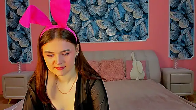 Snapshot of GLORIA_BLOOM chatting on December 13, 2025, 8:47 pm GLORIA BLOOM online show from December 13, 2025, 8:47 pm