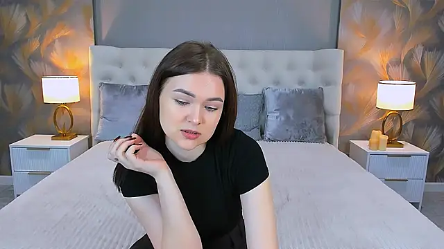 Snapshot of GLORIA_BLOOM chatting on December 14, 2025, 8:35 pm GLORIA BLOOM online show from December 14, 2025, 8:35 pm