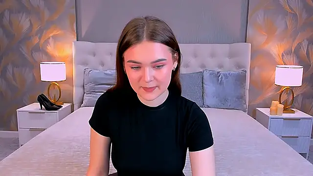 Snapshot of GLORIA_BLOOM chatting on December 16, 2025, 8:25 pm GLORIA BLOOM online show from December 16, 2025, 8:25 pm