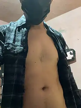 maxitravieso online show from July 12, 2026, 9:06 pm