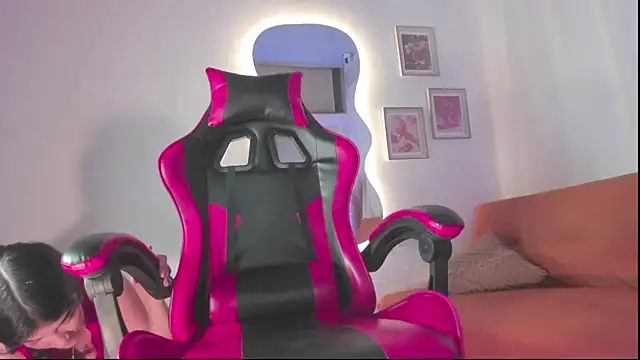 Snapshot of Miss_JulietaShadow chatting on December 5, 2025, 8:16 pm Miss JulietaShadow online show from December 5, 2025, 8:16 pm