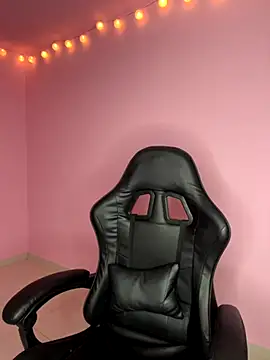 Davne  online show from December 3, 2025, 9:13 pm