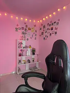 Snapshot of Davne_ chatting on February 2, 2026, 11:03 pm Davne online show from February 2, 2026, 11:03 pm