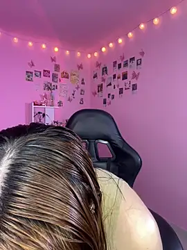 Snapshot of Davne_ chatting on February 3, 2026, 10:59 pm Davne online show from February 3, 2026, 10:59 pm