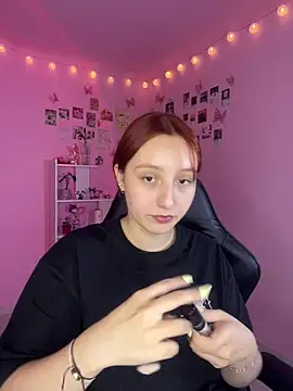 Snapshot of Davne_ chatting on February 9, 2026, 10:14 pm Davne online show from February 9, 2026, 10:14 pm