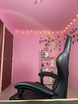 Snapshot of Davne_ chatting on February 24, 2026, 7:56 pm Davne online show from February 24, 2026, 7:56 pm