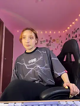 Snapshot of Davne_ chatting on February 28, 2026, 9:27 pm Davne online show from February 28, 2026, 9:27 pm