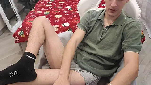 Snapshot of MoonlinSkinn chatting on December 19, 2025, 8:10 am MoonlinSkinn online show from December 19, 2025, 8:10 am