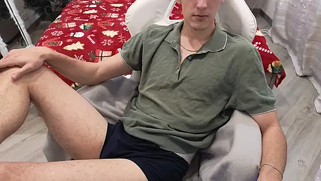 Snapshot of MoonlinSkinn chatting on December 21, 2025, 8:10 am MoonlinSkinn online show from December 21, 2025, 8:10 am