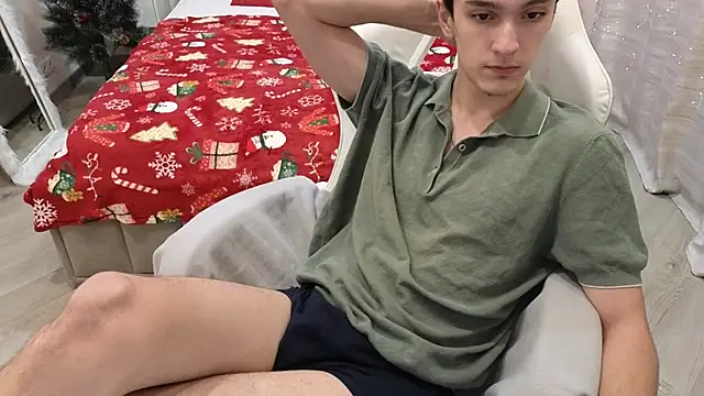 Snapshot of MoonlinSkinn chatting on December 22, 2025, 1:02 am MoonlinSkinn online show from December 22, 2025, 1:02 am