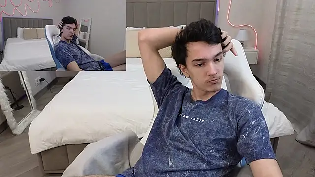 Snapshot of MoonlinSkinn chatting on February 13, 2026, 1:01 am MoonlinSkinn online show from February 13, 2026, 1:01 am