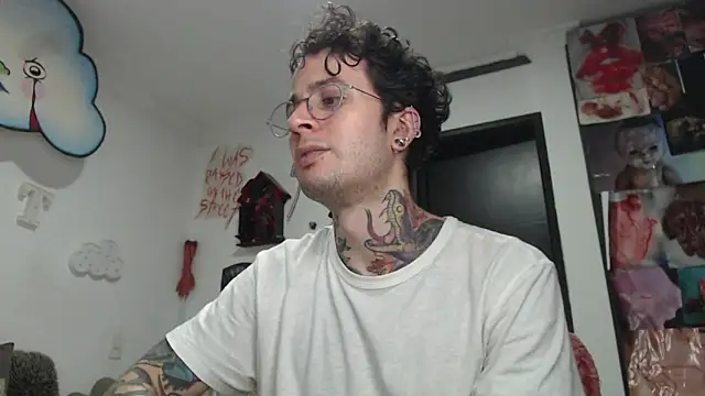 CryBoy13 online show from December 5, 2025, 4:21 am