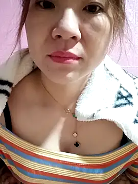 Snapshot of Lily-ross22 chatting on November 28, 2025, 11:51 pm Lily-ross22 online show from November 28, 2025, 11:51 pm