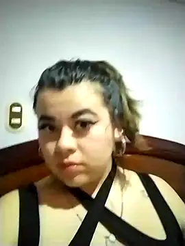 Snapshot of Reynpau19 chatting on December 4, 2025, 8:45 am Reynpau19 online show from December 4, 2025, 8:45 am