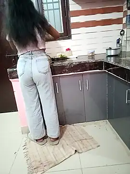 Snapshot of your_sidhi chatting on December 3, 2025, 1:42 pm your sidhi online show from December 3, 2025, 1:42 pm