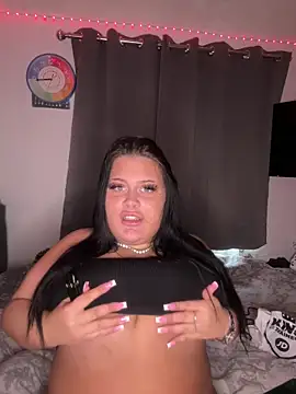 Snapshot of CurvyAyla chatting on February 4, 2026, 1:28 pm CurvyAyla online show from February 4, 2026, 1:28 pm