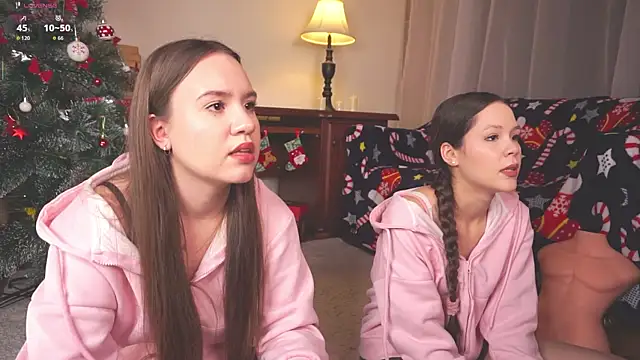 Snapshot of VirginiaRowe chatting on December 14, 2025, 1:38 pm VirginiaRowe online show from December 14, 2025, 1:38 pm