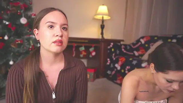 Snapshot of VirginiaRowe chatting on December 16, 2025, 2:33 pm VirginiaRowe online show from December 16, 2025, 2:33 pm