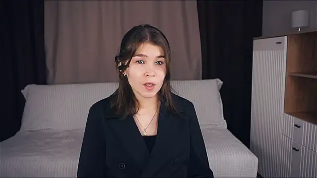 Snapshot of ZulaRattan chatting on December 3, 2025, 7:01 pm ZulaRattan online show from December 3, 2025, 7:01 pm