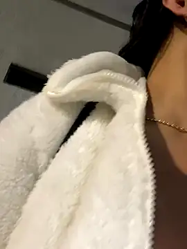 Snapshot of MelissaGill_ chatting on December 4, 2025, 10:35 am MelissaGill online show from December 4, 2025, 10:35 am