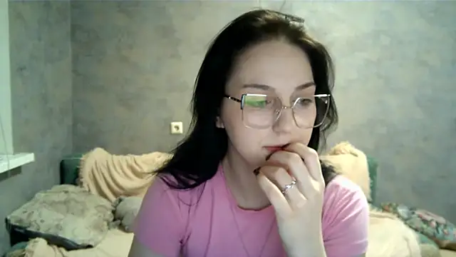 Snapshot of GlibRasher chatting on December 3, 2025, 8:07 pm GlibRasher online show from December 3, 2025, 8:07 pm