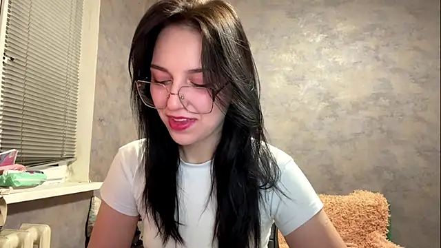 Snapshot of GlibRasher chatting on December 16, 2025, 8:25 pm GlibRasher online show from December 16, 2025, 8:25 pm