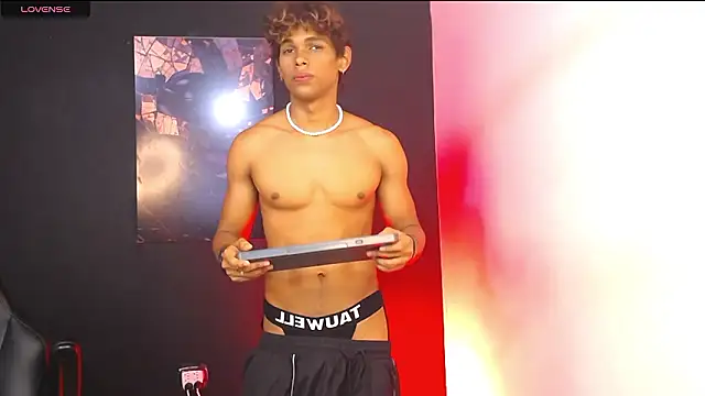 Snapshot of LiamVibes212 chatting on January 14, 2026, 1:06 pm LiamVibes212 online show from January 14, 2026, 1:06 pm