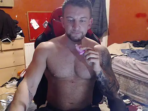 kiltedbody online show from November 24, 2025, 6:51 pm