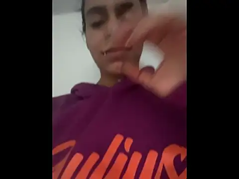 Snapshot of SaraAndrade_ chatting on December 15, 2025, 11:03 am SaraAndrade online show from December 15, 2025, 11:03 am