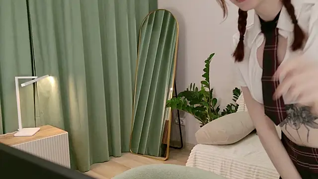 Snapshot of eva_aria chatting on December 4, 2025, 9:12 pm eva aria online show from December 4, 2025, 9:12 pm