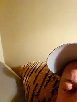 Snapshot of BODY78_M chatting on December 14, 2025, 10:58 pm BODY78 M online show from December 14, 2025, 10:58 pm